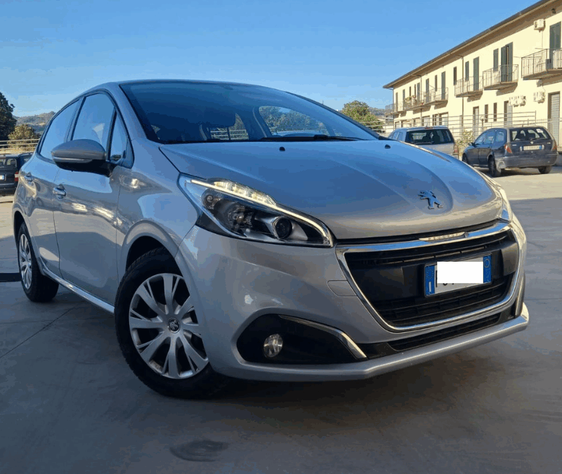 PEUGEOT 208